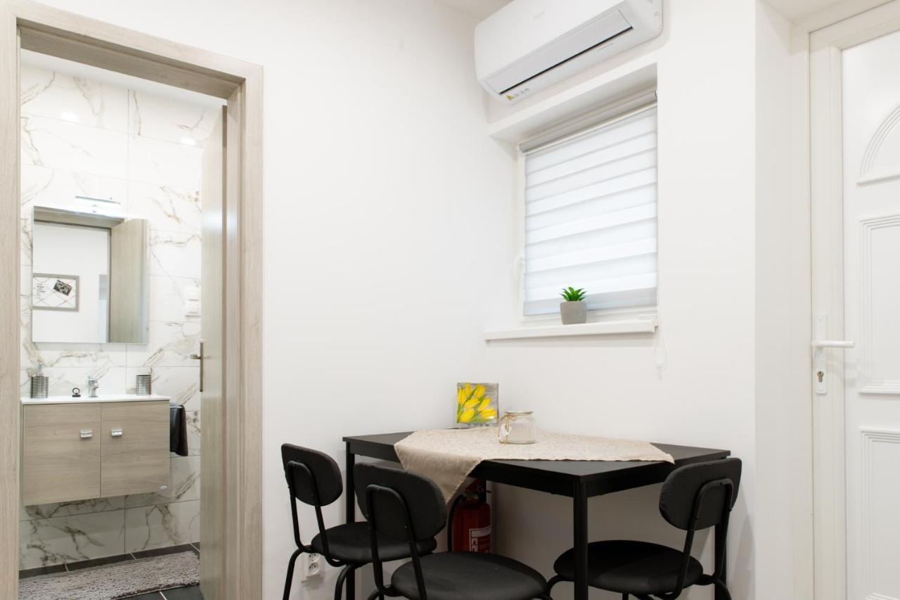 The Central Border Premium Apartment Sturovo Exterior photo